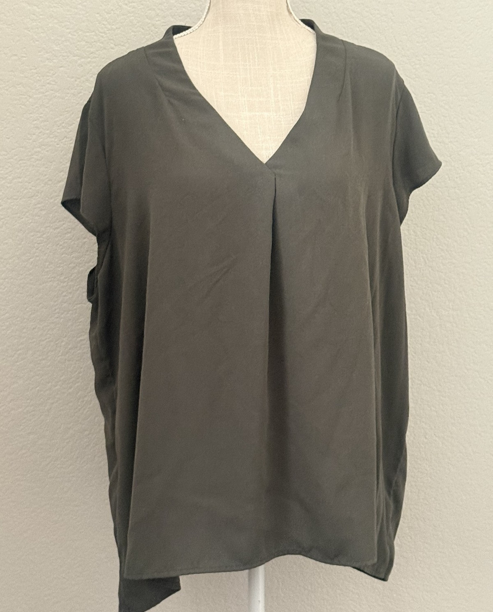 Halogen Women’s Plus Size 3X Black V-Neck Short Sleeve Pleat Front Blouse Office